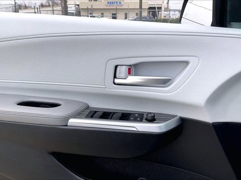 Used 2025 Toyota Sienna XLE image 34