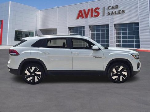 Used 2025 Volkswagen Atlas Cross Sport SE FWD image 5