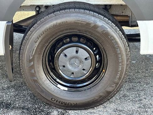 Used 2025 Mercedes-Benz Sprinter 2500 image 28