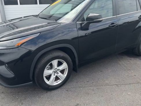 Used 2024 Toyota Highlander LE AWD/4WD image 7