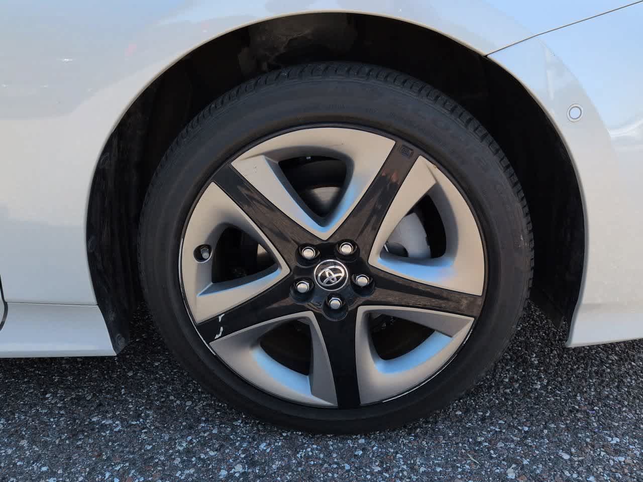 Certified 2021 Toyota Prius XLE FWD image 11