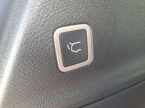Used 2026 Chrysler Pacifica Limited FWD image 34