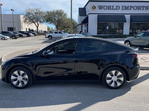 Used 2023 Tesla Model Y 2WD image 2