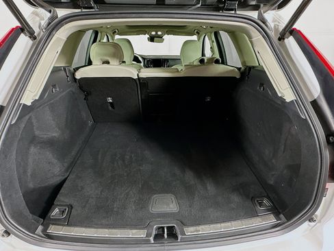 Used 2023 Volvo XC60 B5 Core FWD image 28