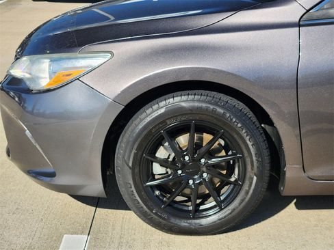 Used 2015 Toyota Camry LE image 8