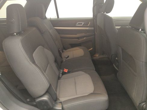 Used 2018 Ford Explorer XLT image 19