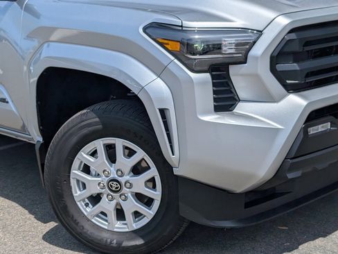 Used 2025 Toyota Tacoma SR5 AWD/4WD image 10