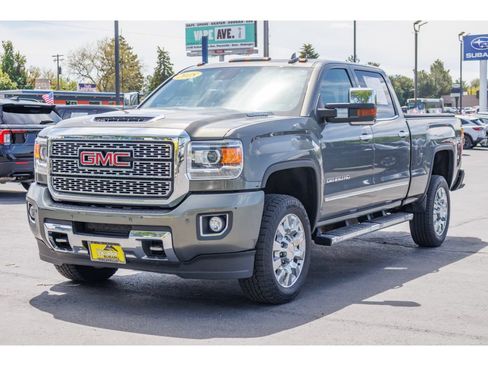 Used 2018 GMC Sierra 2500 Denali w/ Duramax Plus Package AWD/4WD image 7