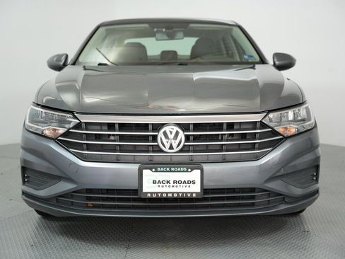 Used 2019 Volkswagen Jetta S image 2