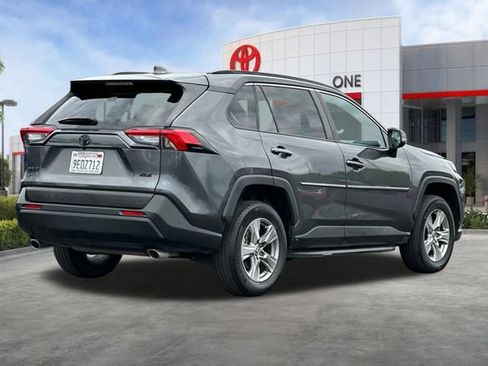 Used 2022 Toyota RAV4 XLE w/ Convenience Package FWD image 5