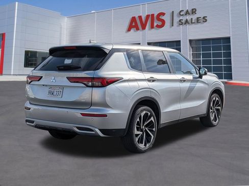 Used 2024 Mitsubishi Outlander SE image 6