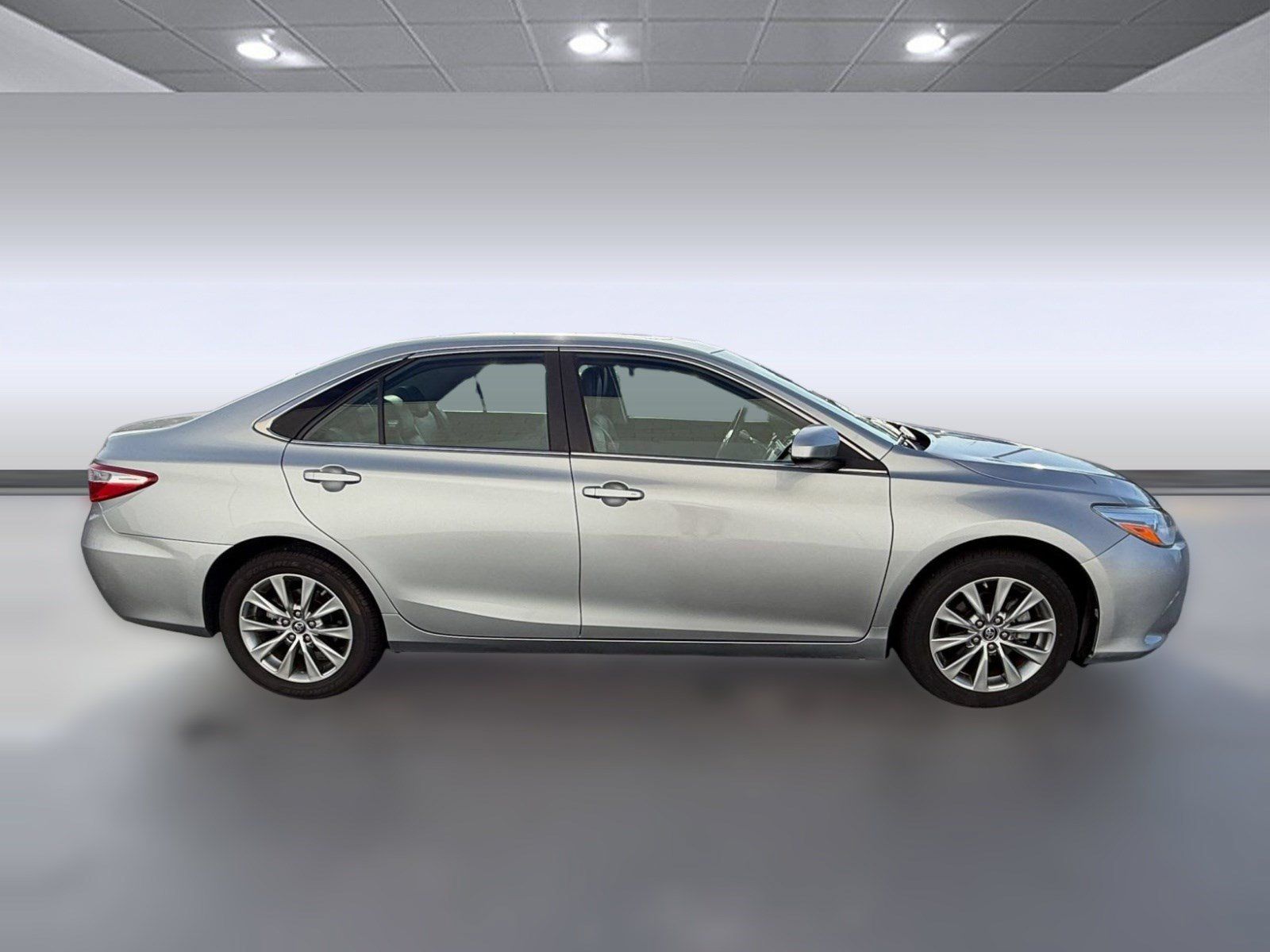 Used 2017 Toyota Camry XLE w/ Moonroof Package FWD image 8