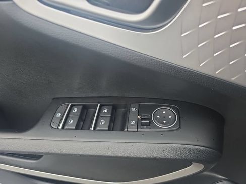 Used 2025 Kia Soul LX w/ LX Technology Package FWD image 29