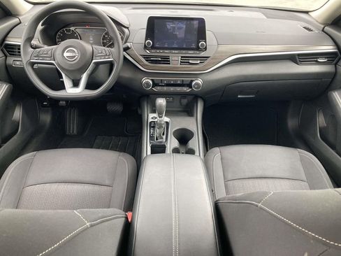 Used 2025 Nissan Altima 2.5 SV image 16