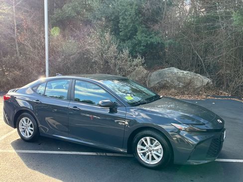 Used 2025 Toyota Camry LE w/ Convenience Package image 7