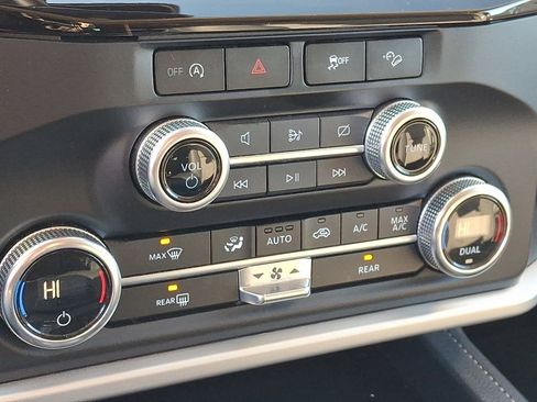 Used 2024 Ford Expedition Max XLT image 18