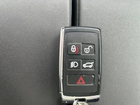 Used 2022 Land Rover Range Rover Velar R-Dynamic S image 27