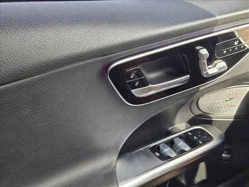 Used 2022 Mercedes-Benz C 300 Sedan image 12