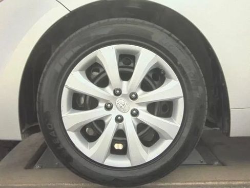 Used 2021 Toyota Corolla LE FWD image 13