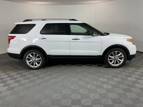 Used 2015 Ford Explorer XLT w/ Equipment Group 202A AWD/4WD image 4