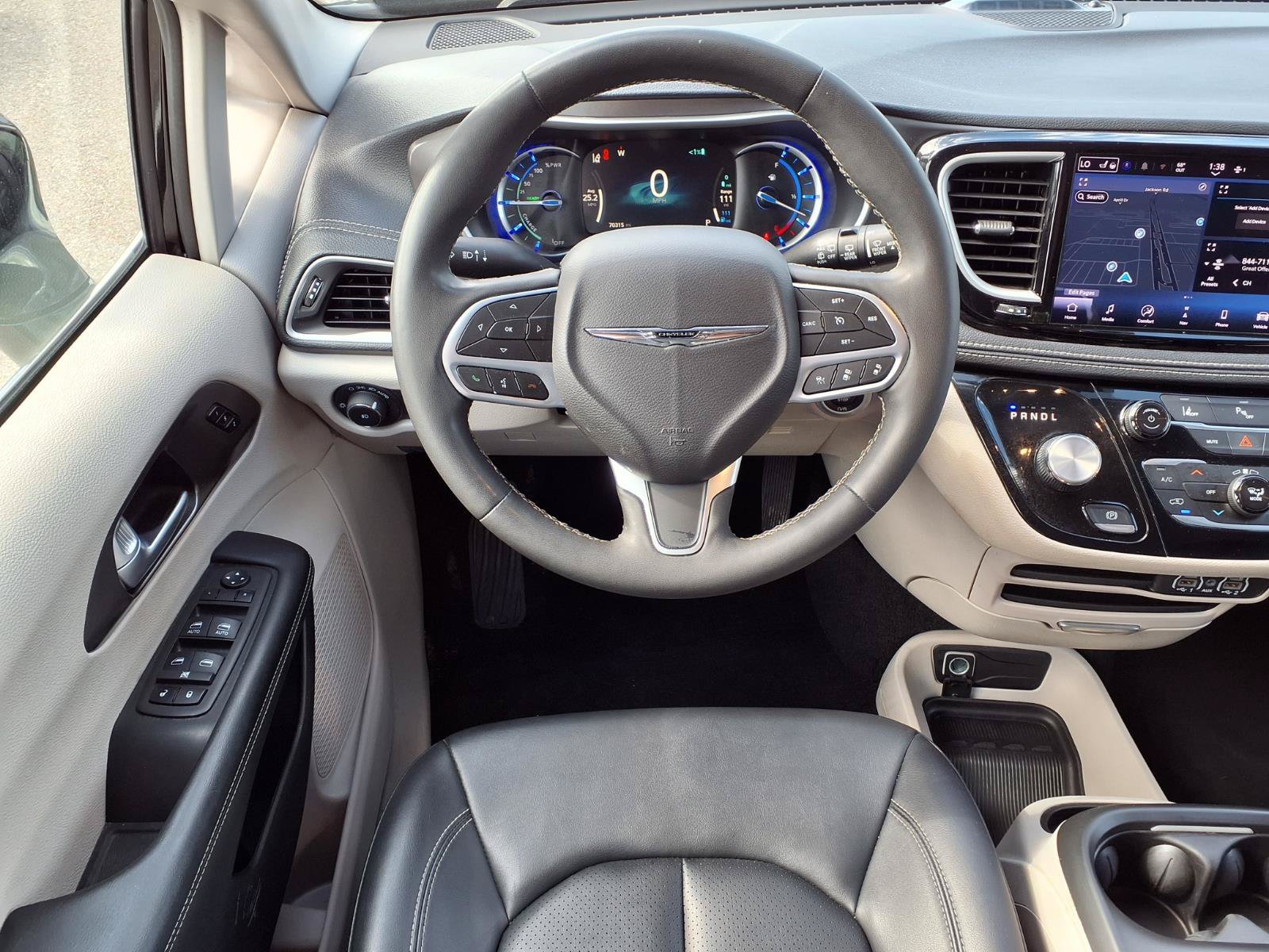 Used 2024 Chrysler Pacifica Limited FWD image 12