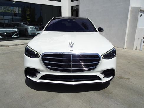 Used 2021 Mercedes-Benz S 580 4MATIC Sedan w/ AMG Line image 2