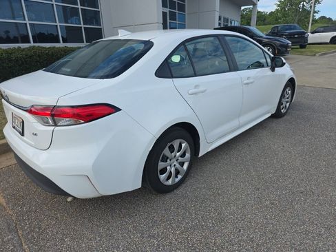 Used 2025 Toyota Corolla LE w/ Convenience Package image 10