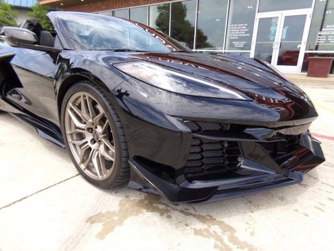 Used 2024 Chevrolet Corvette Z06 RWD image 3