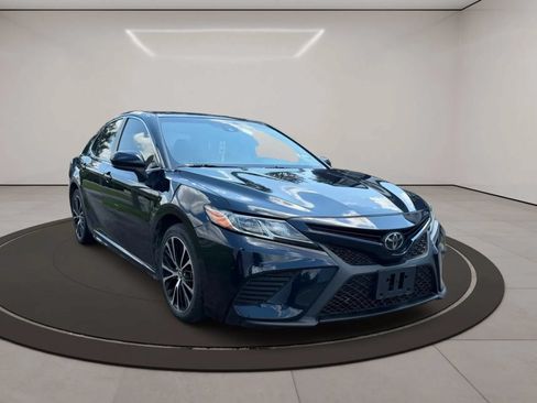 Used 2018 Toyota Camry SE w/ Protection Package (Q2) FWD image 4