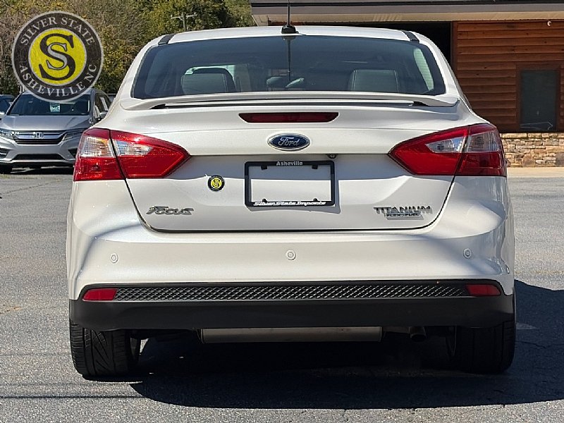 Used 2013 Ford Focus Titanium w/ Titanium Handling Pkg FWD image 5