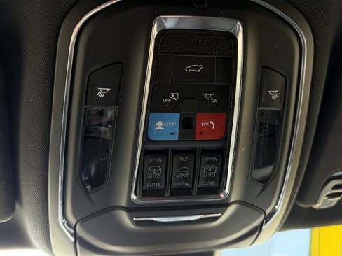 Used 2023 Jeep Wagoneer Series II RWD image 25
