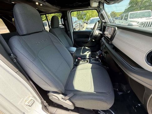 Used 2024 Jeep Wrangler Unlimited Sahara AWD/4WD image 7
