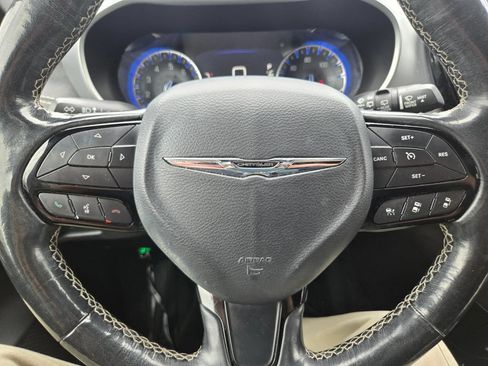 Used 2021 Chrysler Pacifica Touring w/ S Appearance Package FWD image 5