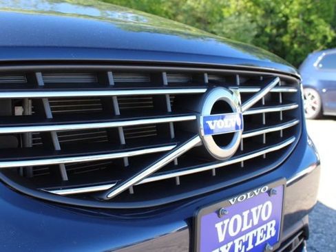 Used 2015 Volvo XC60 T6 w/ Proximity Package AWD/4WD image 13