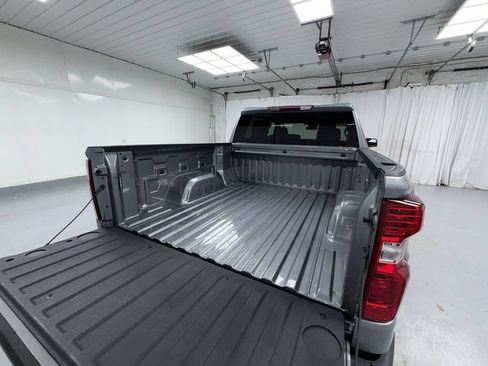 Used 2023 Chevrolet Silverado 1500 LT AWD/4WD image 18