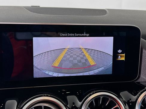 Used 2021 Mercedes-Benz GLA 250 4MATIC w/ Premium Package image 17