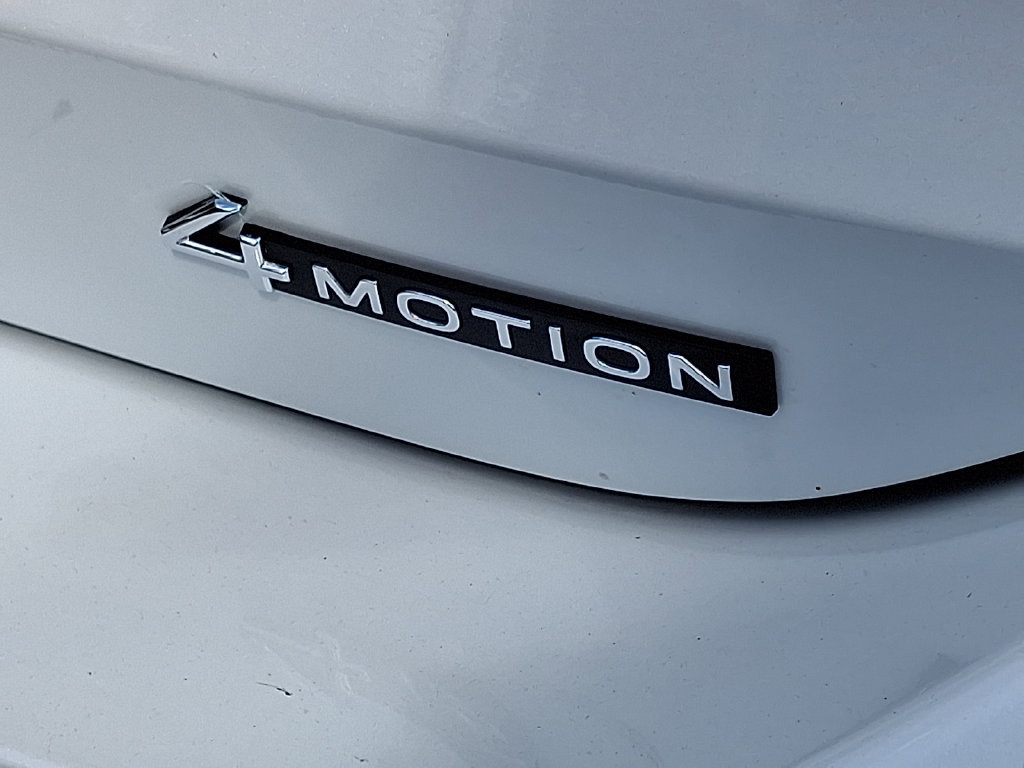 Used 2025 Volkswagen Tiguan SE R-Line AWD/4WD image 30