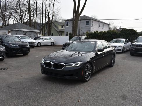 Used 2023 BMW 530e xDrive w/ Convenience Package image 2