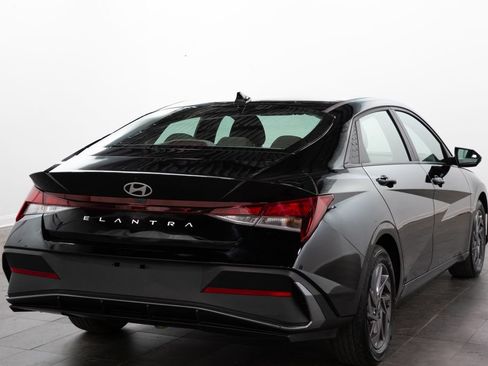Used 2024 Hyundai Elantra SEL FWD image 12