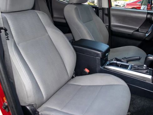 Used 2017 Toyota Tacoma SR5 RWD image 12