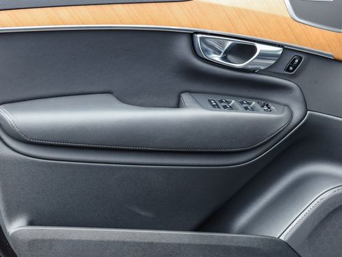 Used 2025 Volvo XC90 B6 Plus image 19