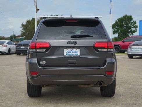 Used 2018 Jeep Grand Cherokee Altitude AWD/4WD image 5