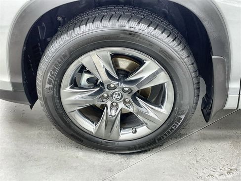 Used 2017 Toyota Highlander Limited Platinum w/ Carpet Mat Package image 10