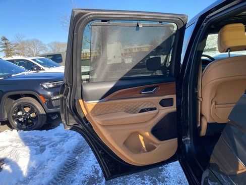 Used 2023 Jeep Grand Cherokee Summit image 25