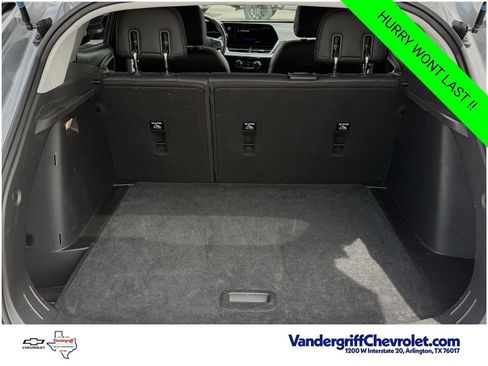Certified 2025 Chevrolet Trax LT w/ LT Convenience Package FWD image 23