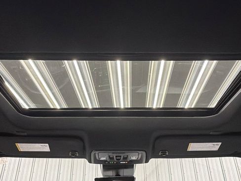 Used 2025 Chevrolet Silverado 1500 ZR2 w/ Technology Package image 35