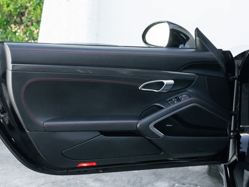Used 2018 Porsche 911 GT3 RWD image 34