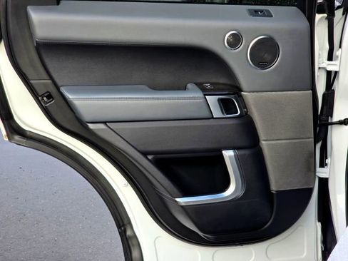 Used 2014 Land Rover Range Rover Sport HSE image 28