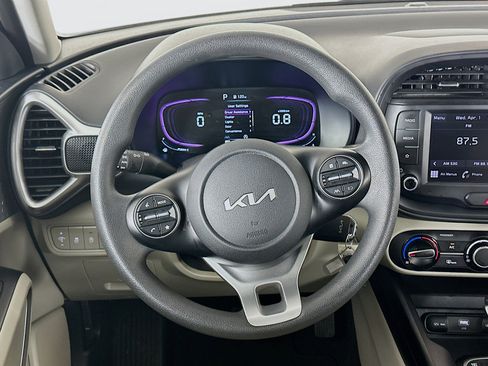 Used 2025 Kia Soul LX w/ LX Technology Package image 18