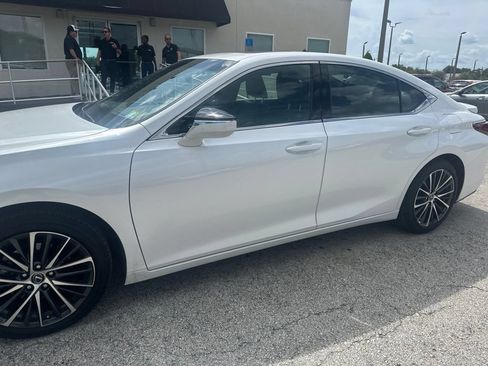 Used 2025 Lexus ES 350 w/ Premium Package FWD image 3